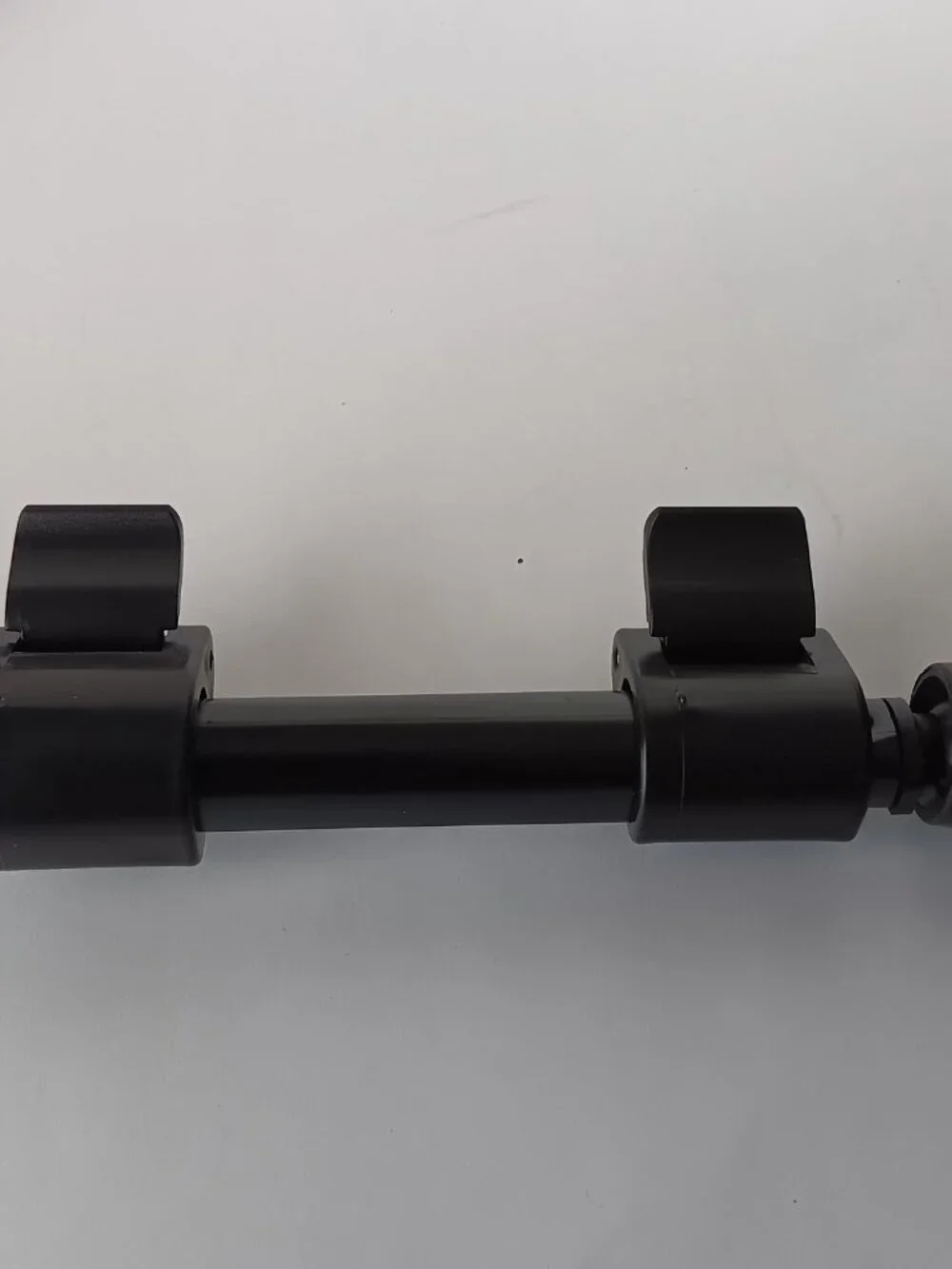 Tripod-Height =20.5 in to 48 in with 17.5 in crossbar support with carrying case